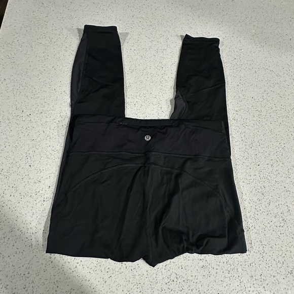 Lululemon Black Leggings EUC size 8 no flaws inseam 23” - Picture 4 of 7